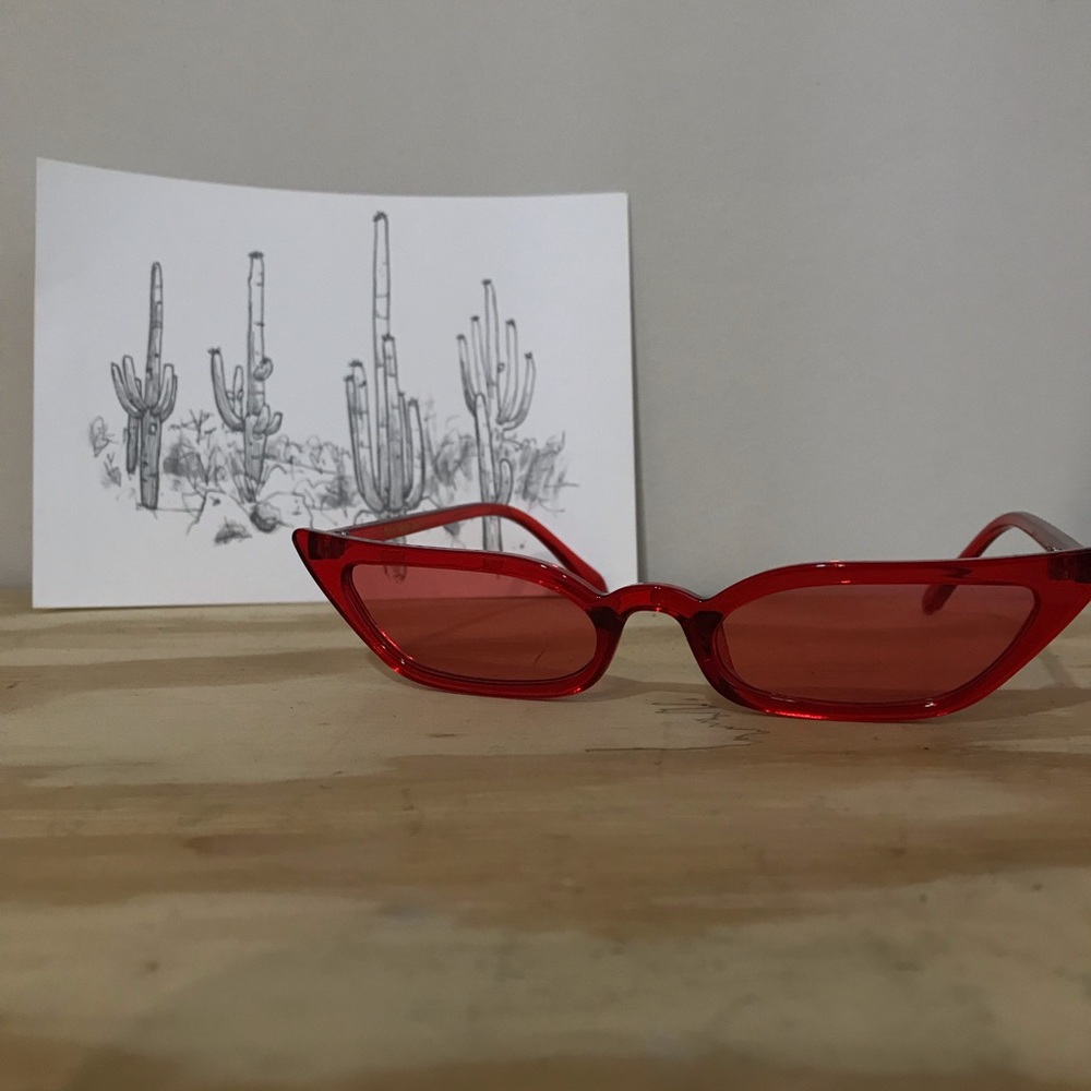 💥RED CAT EYE SKINNY SUNGLASSES💥
